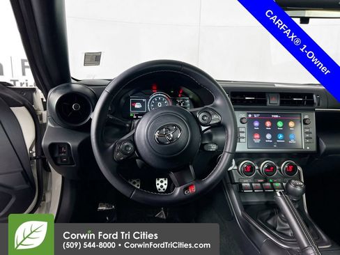 Used 2025 Toyota GR86 Premium w/ ALL Weather Mat Package (TMS) RWD image 26