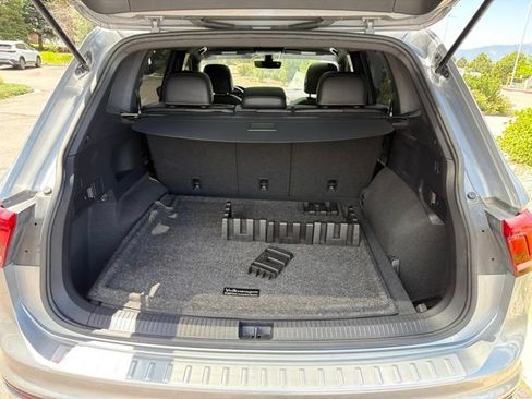 Used 2023 Volkswagen Tiguan SE R-Line AWD/4WD image 8