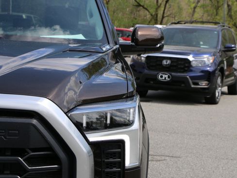 Used 2023 Toyota Tundra Limited w/ TRD Off-Road Package AWD/4WD image 13