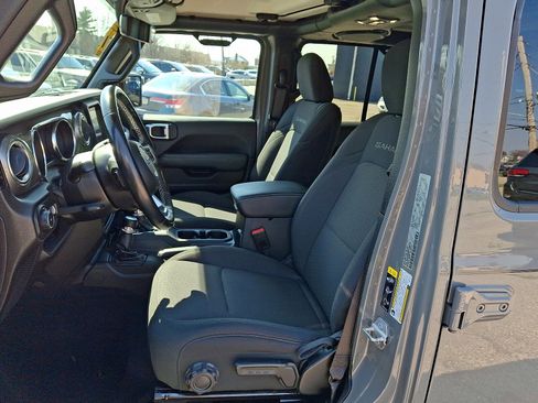 Used 2022 Jeep Wrangler Unlimited Sahara w/ Cold Weather Group image 13