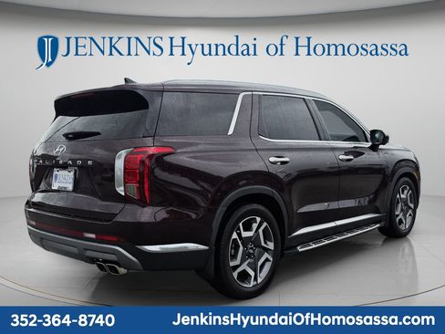 Used 2023 Hyundai Palisade Limited w/ Cargo Package FWD image 3