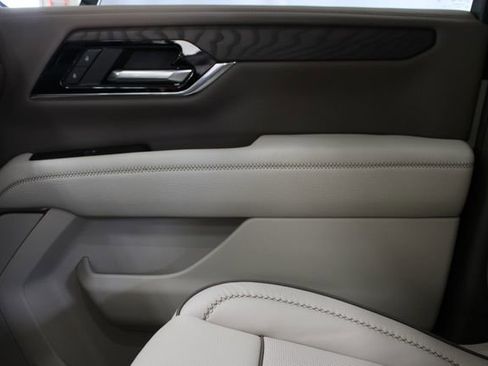 New 2026 GMC Yukon Denali w/ Denali Reserve Package AWD/4WD image 23