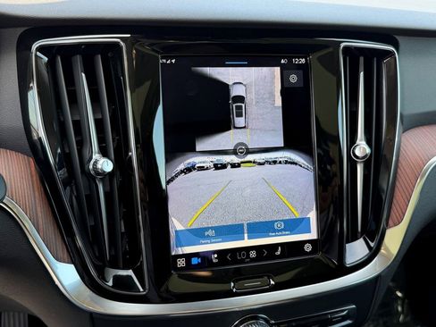 Used 2024 Volvo V60 B5 Cross Country Plus image 30