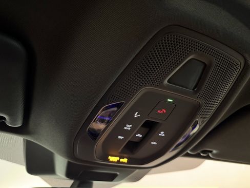 Used 2025 Audi Q5 Premium w/ Convenience Package image 16