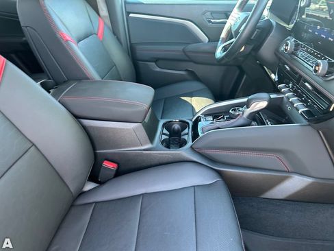 Used 2025 Chevrolet Colorado Z71 w/ Z71 Convenience Package 2 AWD/4WD image 12