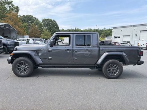 Certified 2025 Jeep Gladiator Sport AWD/4WD image 10