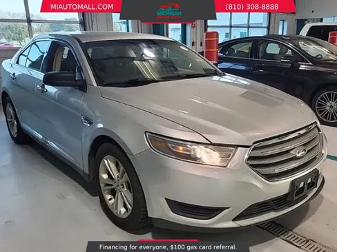 Used 2015 Ford Taurus SE image 3