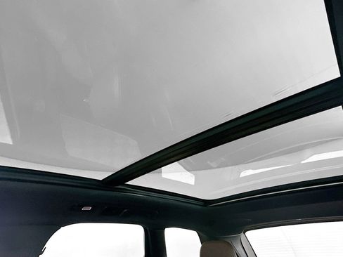 Used 2023 Volvo XC60 B5 Plus image 21