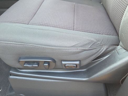 Used 2015 Nissan Titan SV w/ SV Value Truck Package AWD/4WD image 11