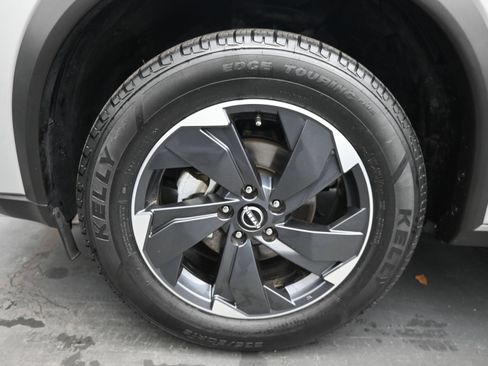 Used 2025 Nissan Rogue SV AWD/4WD image 11