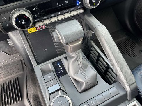 Used 2026 Toyota 4Runner Platinum AWD/4WD image 29