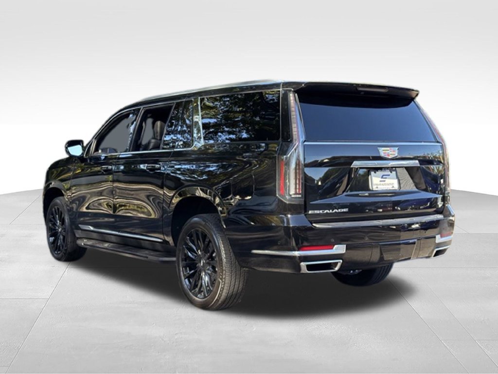 Used 2025 Cadillac Escalade ESV Luxury AWD/4WD image 6