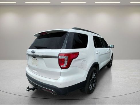 Used 2017 Ford Explorer XLT w/ Equipment Group 202A FWD image 17