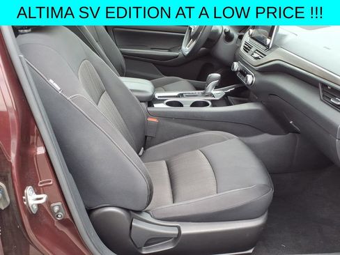 Used 2024 Nissan Altima 2.5 SV FWD image 8