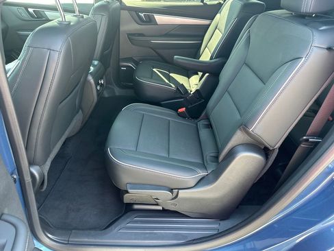 Certified 2025 Buick Enclave Preferred FWD image 21