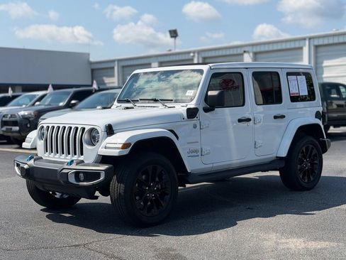 Used 2022 Jeep Wrangler Unlimited Sahara AWD/4WD image 4