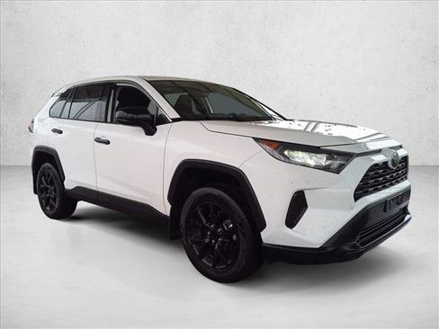 Used 2022 Toyota RAV4 LE image 3