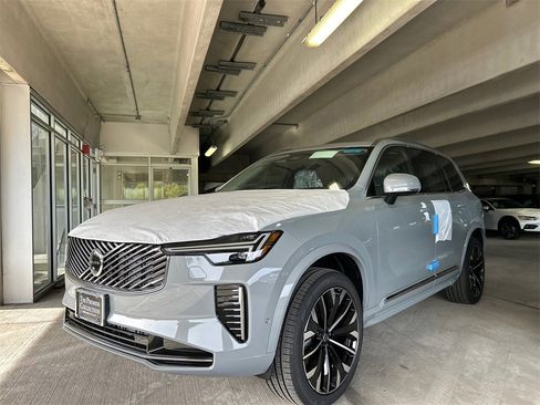 New 2026 Volvo XC90 B6 Plus w/ Protection Package Premier image 5