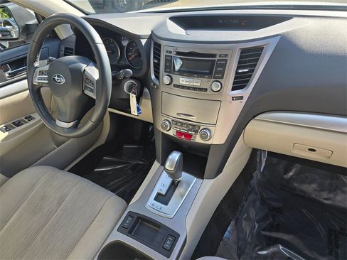 Used 2013 Subaru Outback 2.5i Premium w/ All-Weather Pkg image 10
