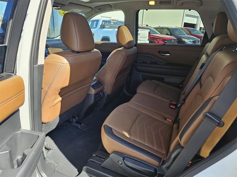 Used 2024 Nissan Pathfinder Platinum w/ Black Appearance Package image 25