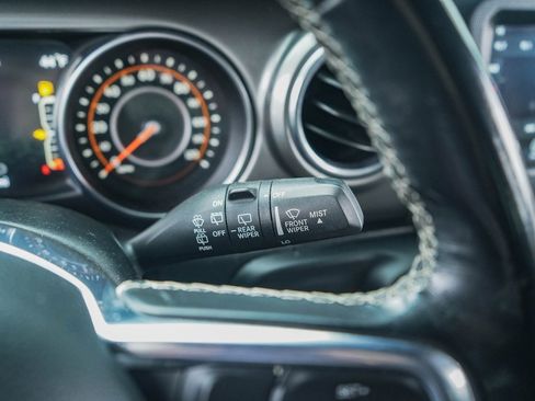 Used 2020 Jeep Wrangler Unlimited Sahara image 16