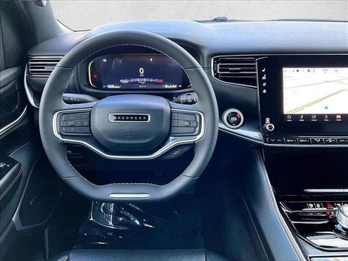 Used 2024 Jeep Wagoneer 2WD image 7