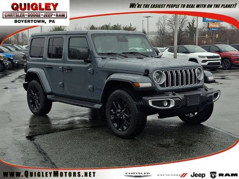 Used 2025 Jeep Wrangler Unlimited Sahara image 1