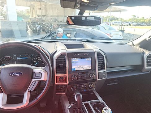 Used 2019 Ford F150 Lariat AWD/4WD image 10