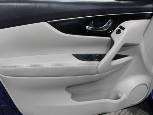 Used 2019 Nissan Rogue Sport SL w/ Premium Package image 6