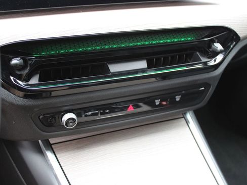 Used 2025 BMW 330i Sedan image 24