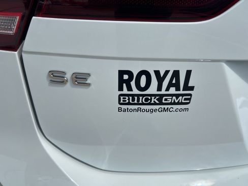 Used 2024 Volkswagen Tiguan SE w/ Panoramic Sunroof Package FWD image 29