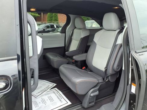 Used 2024 Toyota Sienna XSE FWD image 22