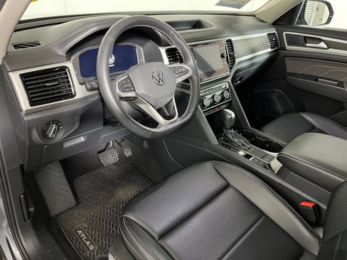 Used 2022 Volkswagen Atlas SE image 3
