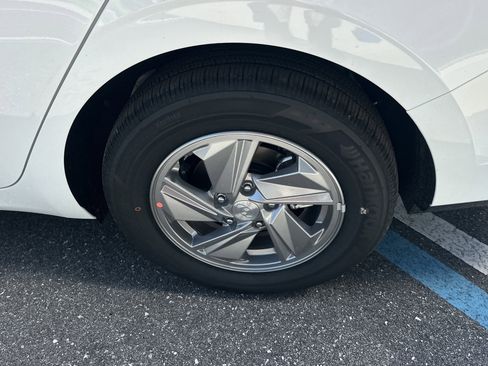 New 2026 Hyundai Elantra SE FWD image 11