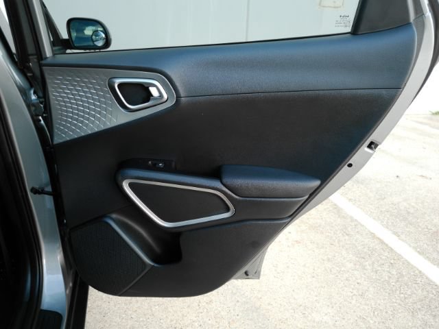 Used 2023 Kia Soul LX w/ LX Technology Package FWD image 19
