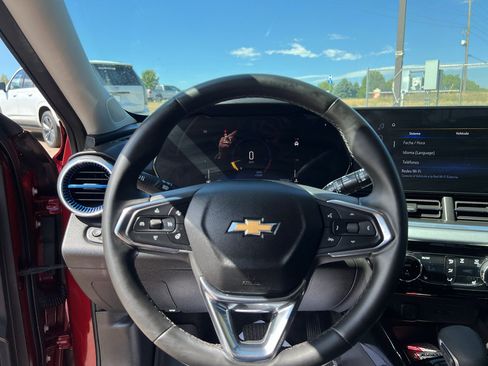 Used 2025 Chevrolet Trax LT w/ Driver Confidence Package FWD image 9
