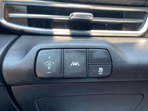 Certified 2023 Hyundai Elantra Limited w/ Winter Weather Package FWD image 24