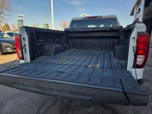 Used 2023 GMC Sierra 1500 SLE image 17