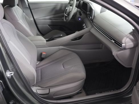 Certified 2024 Hyundai Elantra SE FWD image 21