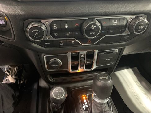 Used 2025 Jeep Wrangler Sport S image 28