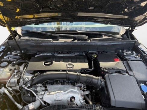 Used 2022 Mercedes-Benz GLB 250 4MATIC w/ Premium Package Lite image 32