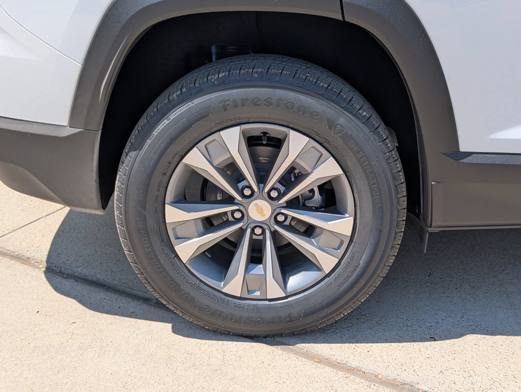 New 2027 Chevrolet Equinox LT w/ Convenience Package II FWD image 3