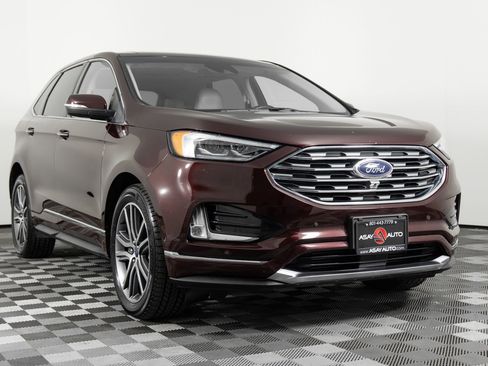 Used 2019 Ford Edge Titanium w/ Equipment Group 301A image 11