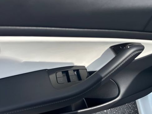 Used 2020 Tesla Model 3 Long Range AWD/4WD image 21