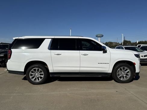 Used 2022 Chevrolet Suburban Premier image 3