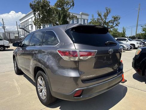 Used 2015 Toyota Highlander Plus FWD image 5