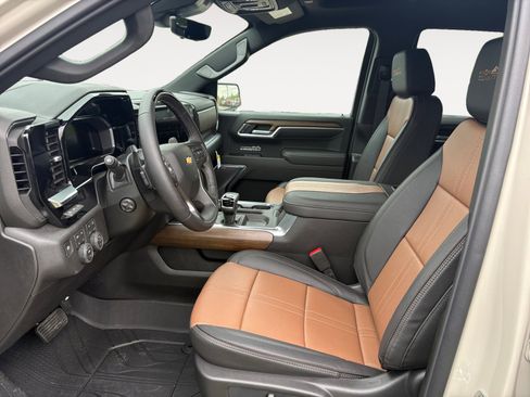 New 2026 Chevrolet Silverado 1500 High Country w/ Technology Package AWD/4WD image 9