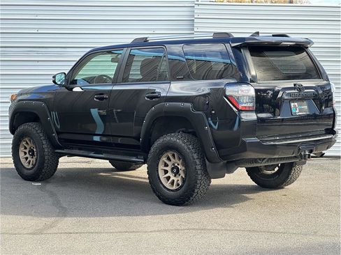 Used 2019 Toyota 4Runner SR5 Premium image 12