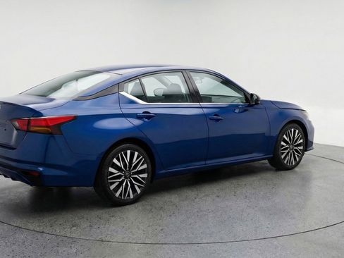 Used 2025 Nissan Altima 2.5 SV image 9