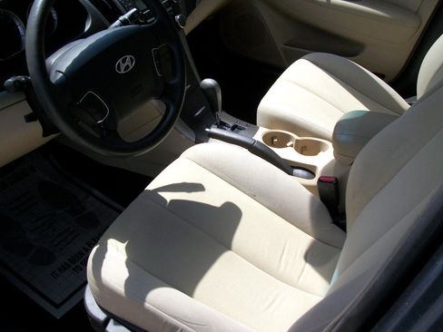 Used 2009 Hyundai Sonata GLS image 2